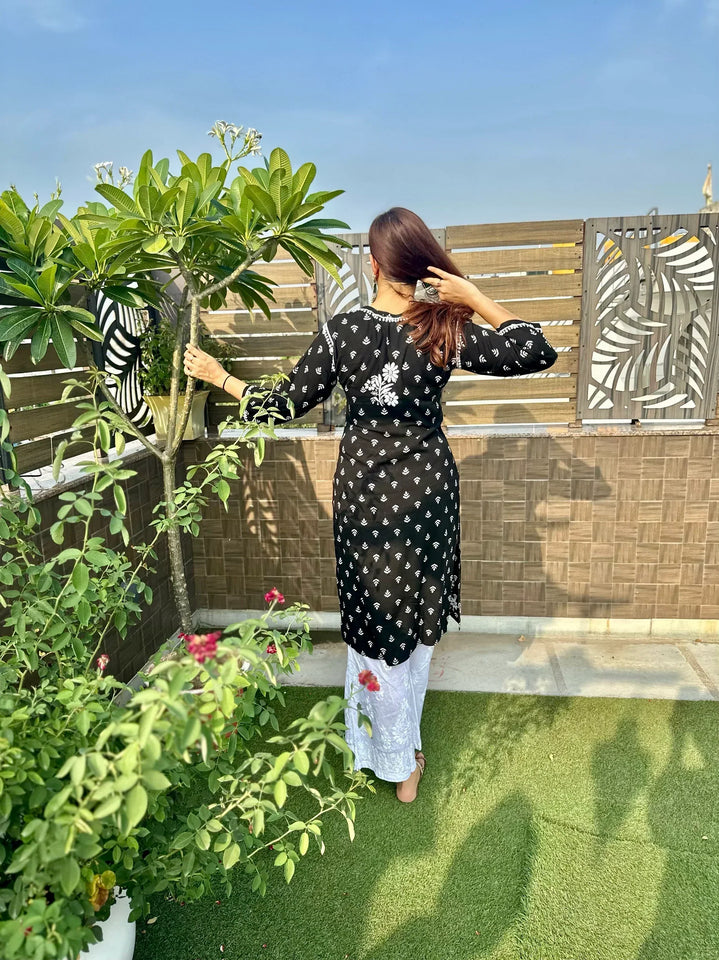 Mahira black mul mul kurta